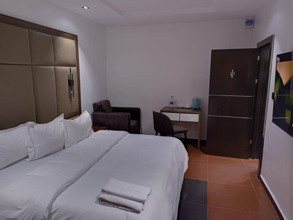 Hotel 35 Embassy Lagos Ngoại thất bức ảnh