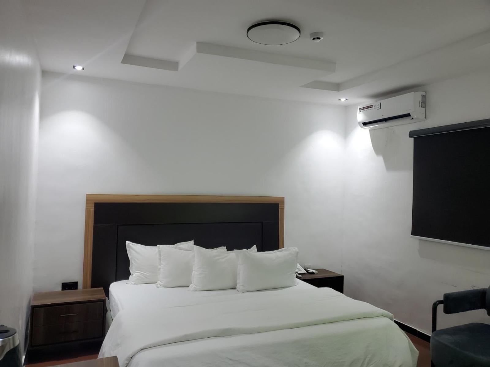 Hotel 35 Embassy Lagos Ngoại thất bức ảnh