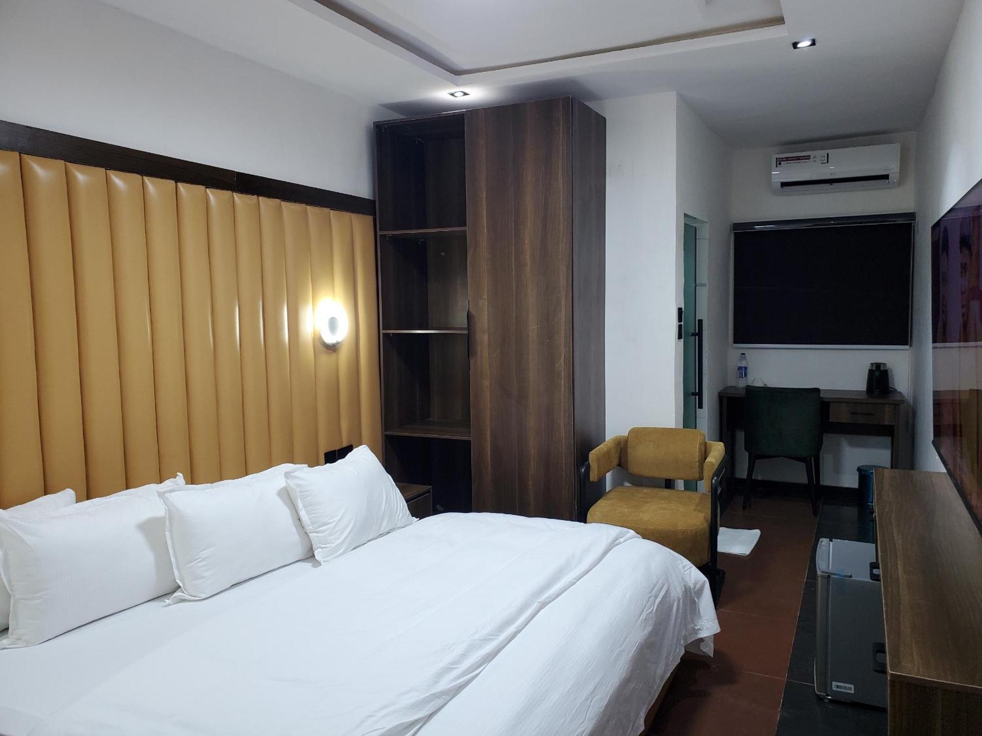 Hotel 35 Embassy Lagos Ngoại thất bức ảnh