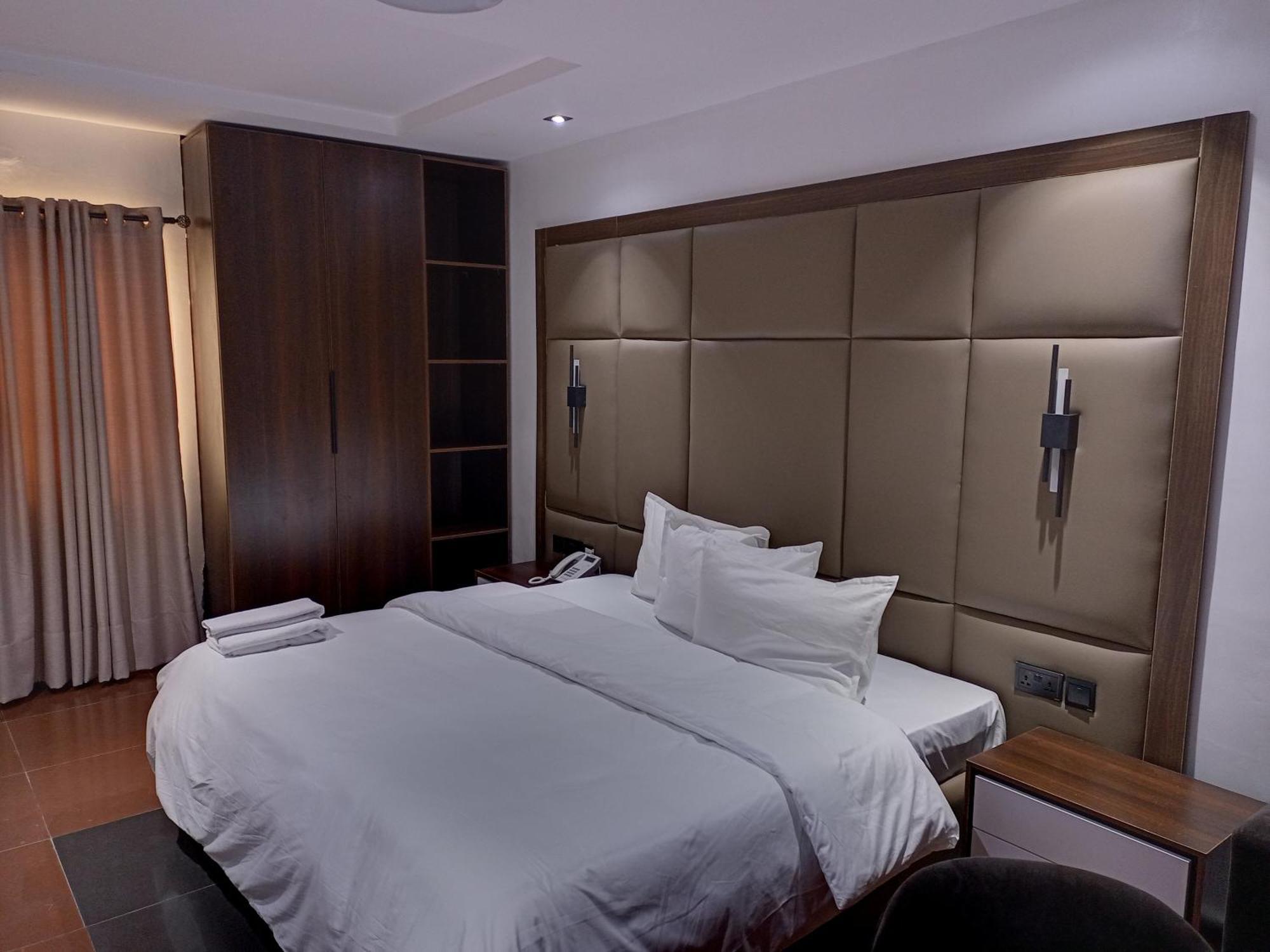 Hotel 35 Embassy Lagos Ngoại thất bức ảnh